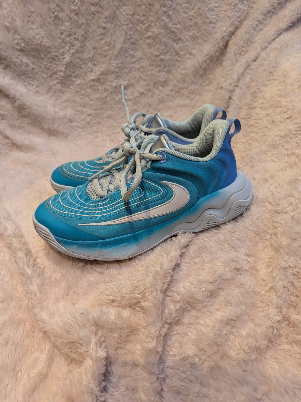 Nike Kids Teal to Light Blue Gradient Sneakers with White Swoosh